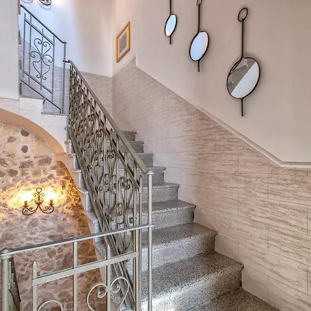 Il Conte E La Contessa