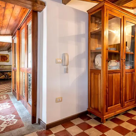 Il Conte E La Contessa *